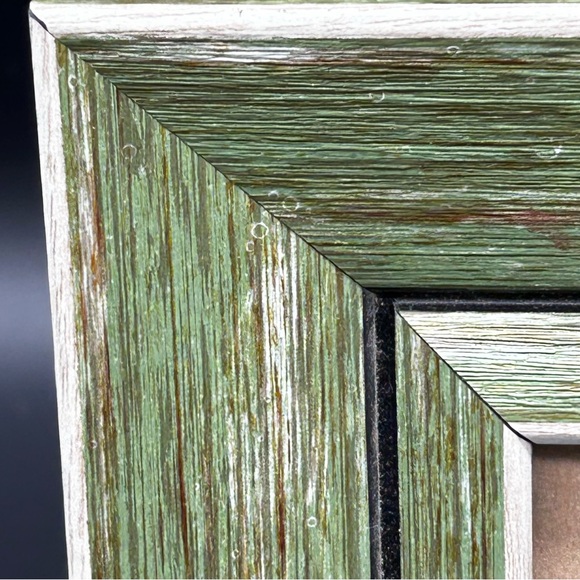 Frame made of Recycled Materials Green 7.5” x 9.5” - Picture 6 of 6